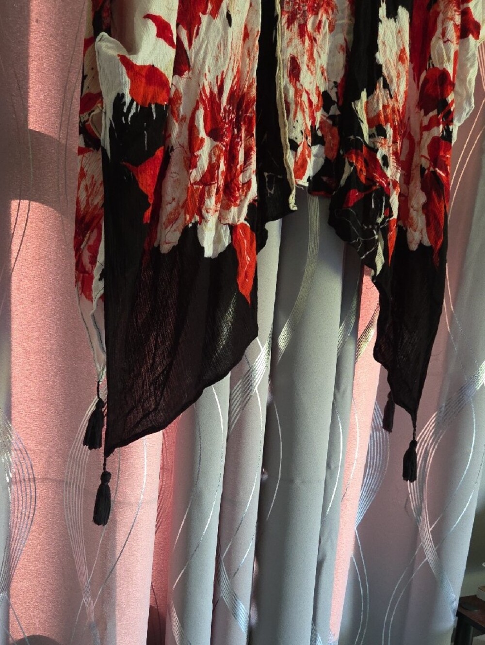 Vince Camuto Red, Black & White Floral Open-Front Kimono One Size With Tassels - Picture 2 of 6